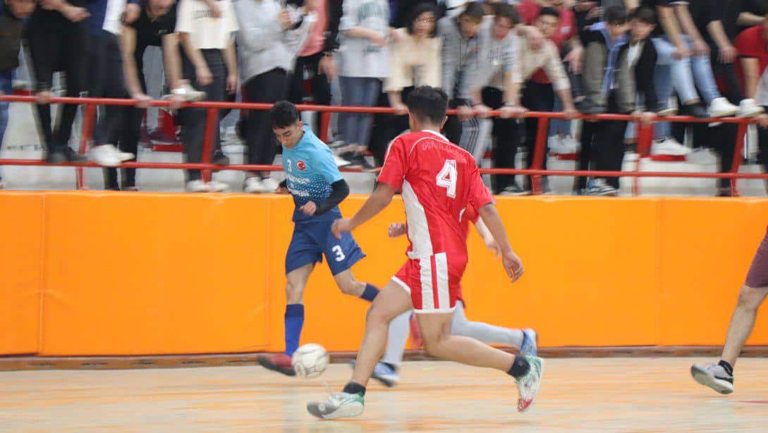 Gençler Futsal Turnuvası Galibi Şehitler Anadolu Lisesi Oldu